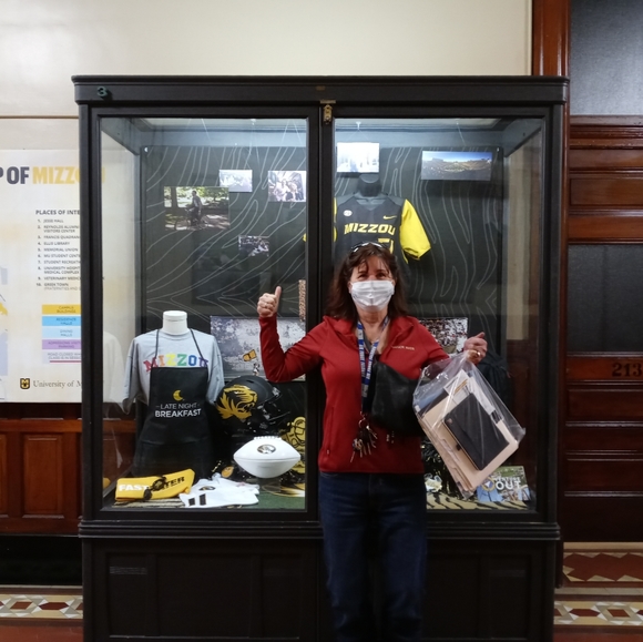 Wholesale Estate Luxury Fashions - Picture 15 of 16